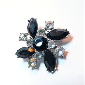 Vintage Onyx Black Brooch Rhinestone Crystal Silver Flower Fashion Style Pin